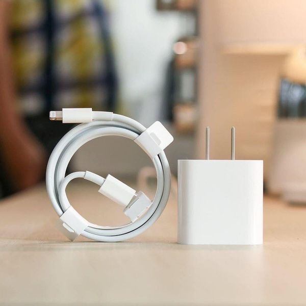 [{"lang_code":"vi","content":"B\u1ed9 S\u1ea1c Nhanh iPhone Apple Power Adapter 20W Type-C ch\u00e2n d\u1eb9t Full box"}]