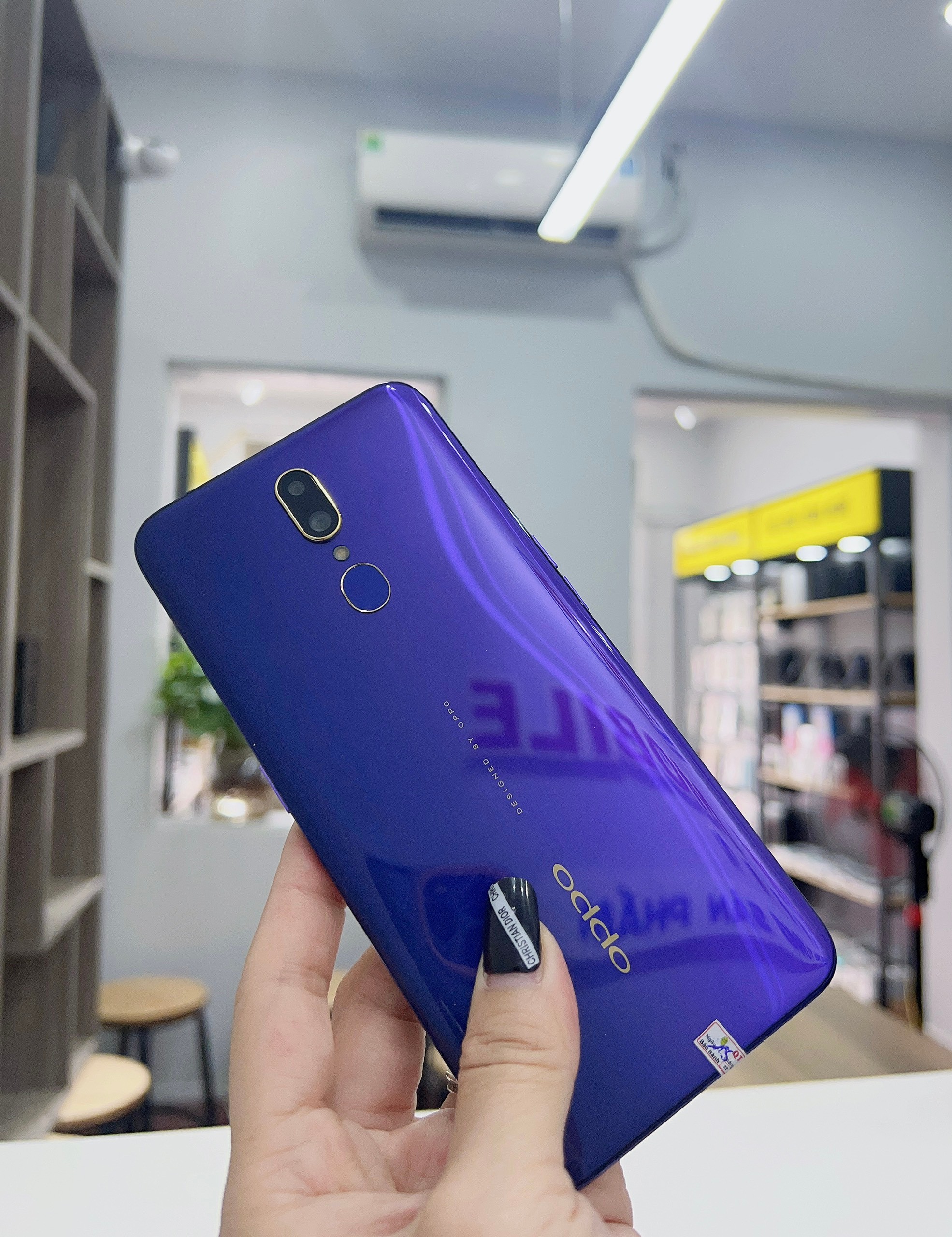 [{"lang_code":"vi","content":"\u0110i\u1ec7n tho\u1ea1i OPPO F11 - OPPO F11- M\u1edbi Fullbox"}]