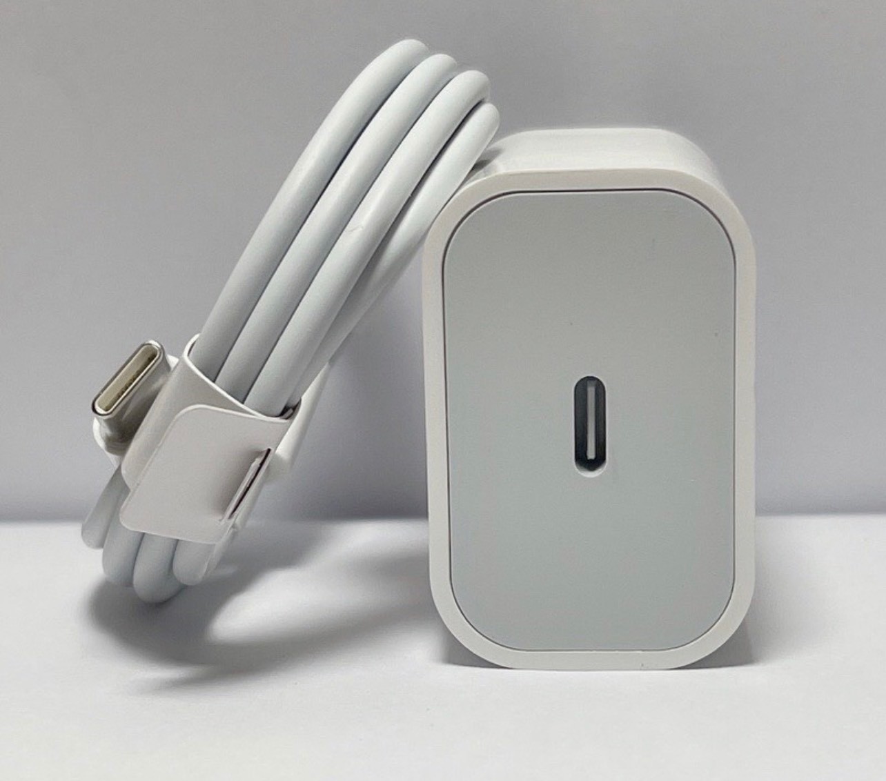 [{"lang_code":"vi","content":"B\u1ed9 S\u1ea1c Nhanh iPhone Apple Power Adapter 20W Type-C ch\u00e2n d\u1eb9t Full box"}]