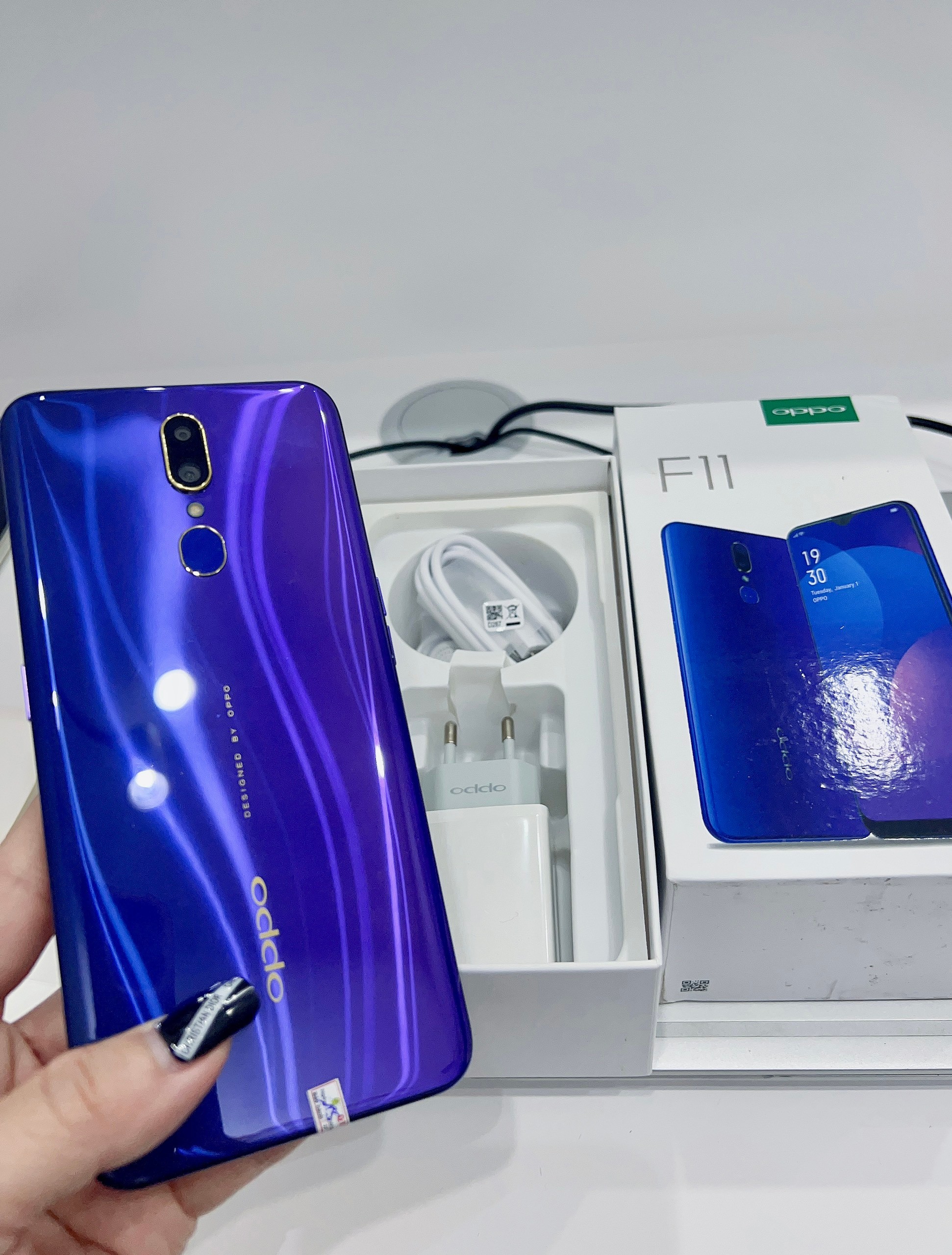 [{"lang_code":"vi","content":"\u0110i\u1ec7n tho\u1ea1i OPPO F11 - OPPO F11- M\u1edbi Fullbox"}]