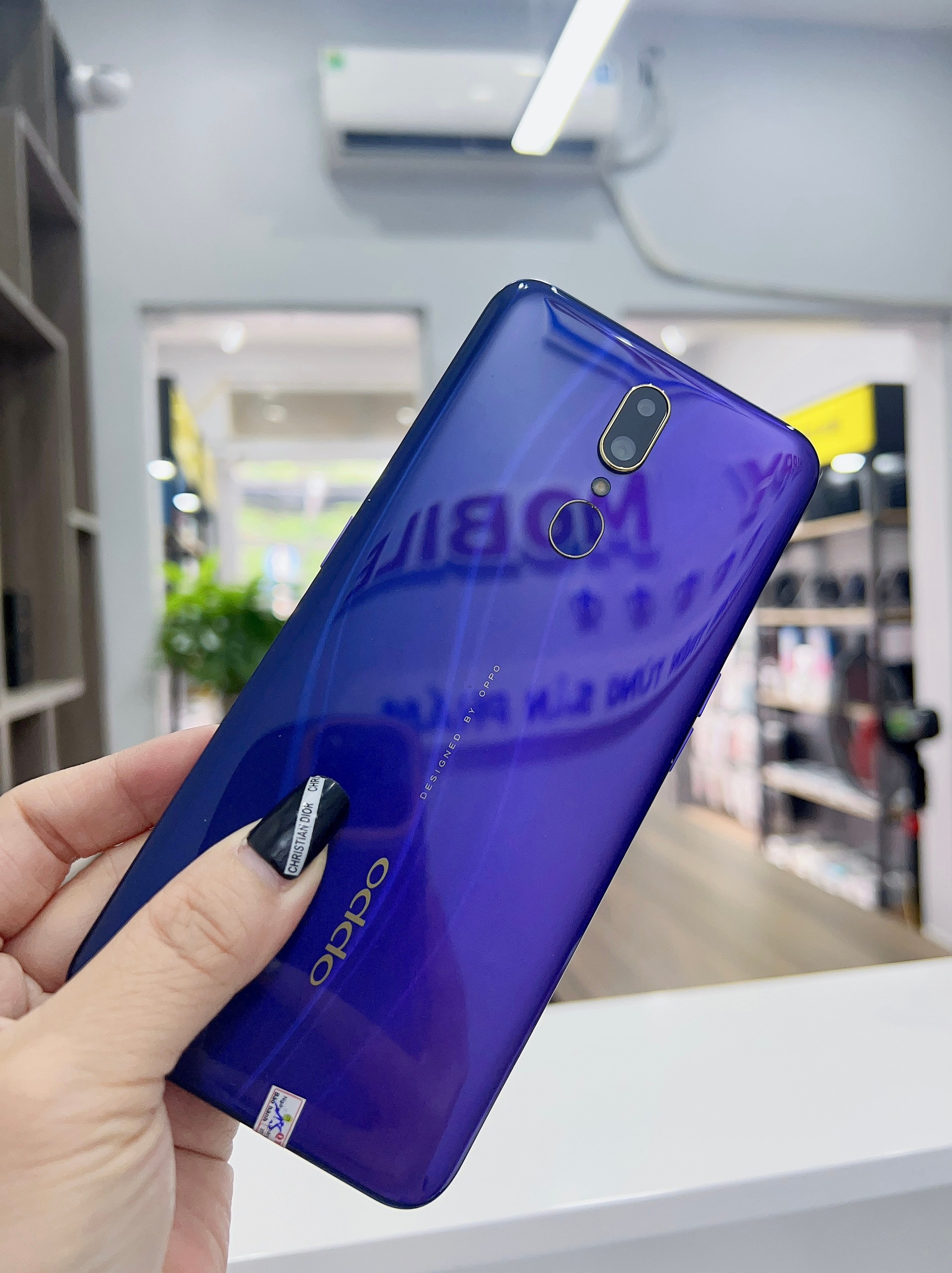 [{"lang_code":"vi","content":"\u0110i\u1ec7n tho\u1ea1i OPPO F11 - OPPO F11- M\u1edbi Fullbox"}]