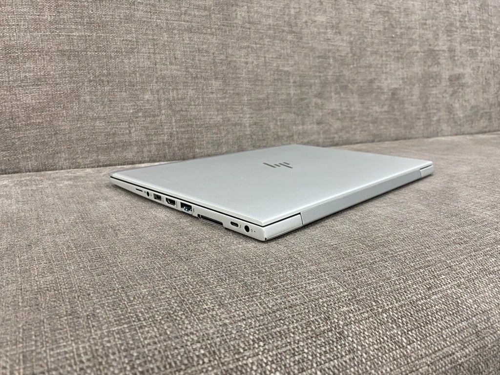 [{"lang_code":"vi","content":"Laptop HP  830 G5 (Core i7- 8550U \/ Ram 8GB \/ SSD 256GB - M\u1edbi 99%"}]